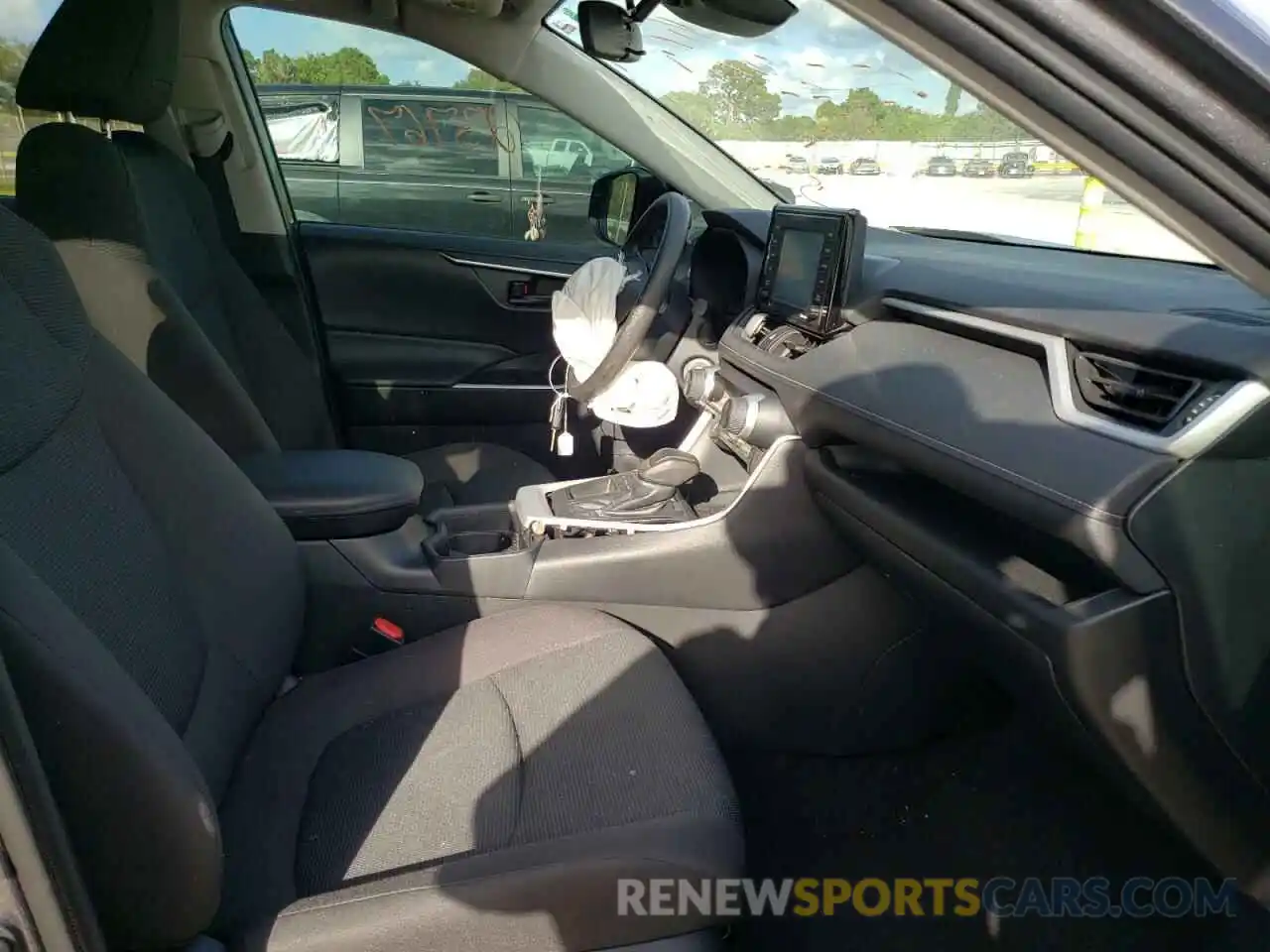 5 Photograph of a damaged car 2T3H1RFV7LC067249 TOYOTA RAV4 2020