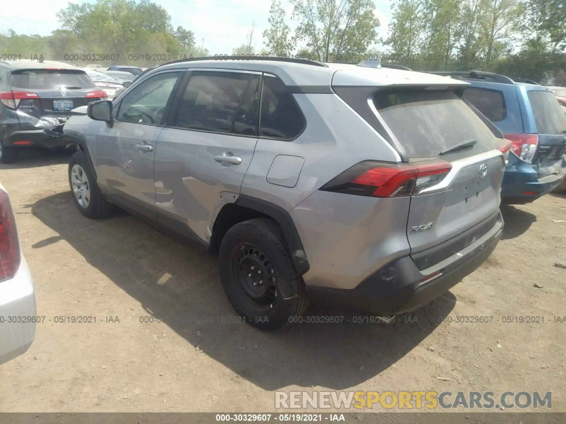 3 Фотография поврежденного автомобиля 2T3H1RFV7LC071009 TOYOTA RAV4 2020