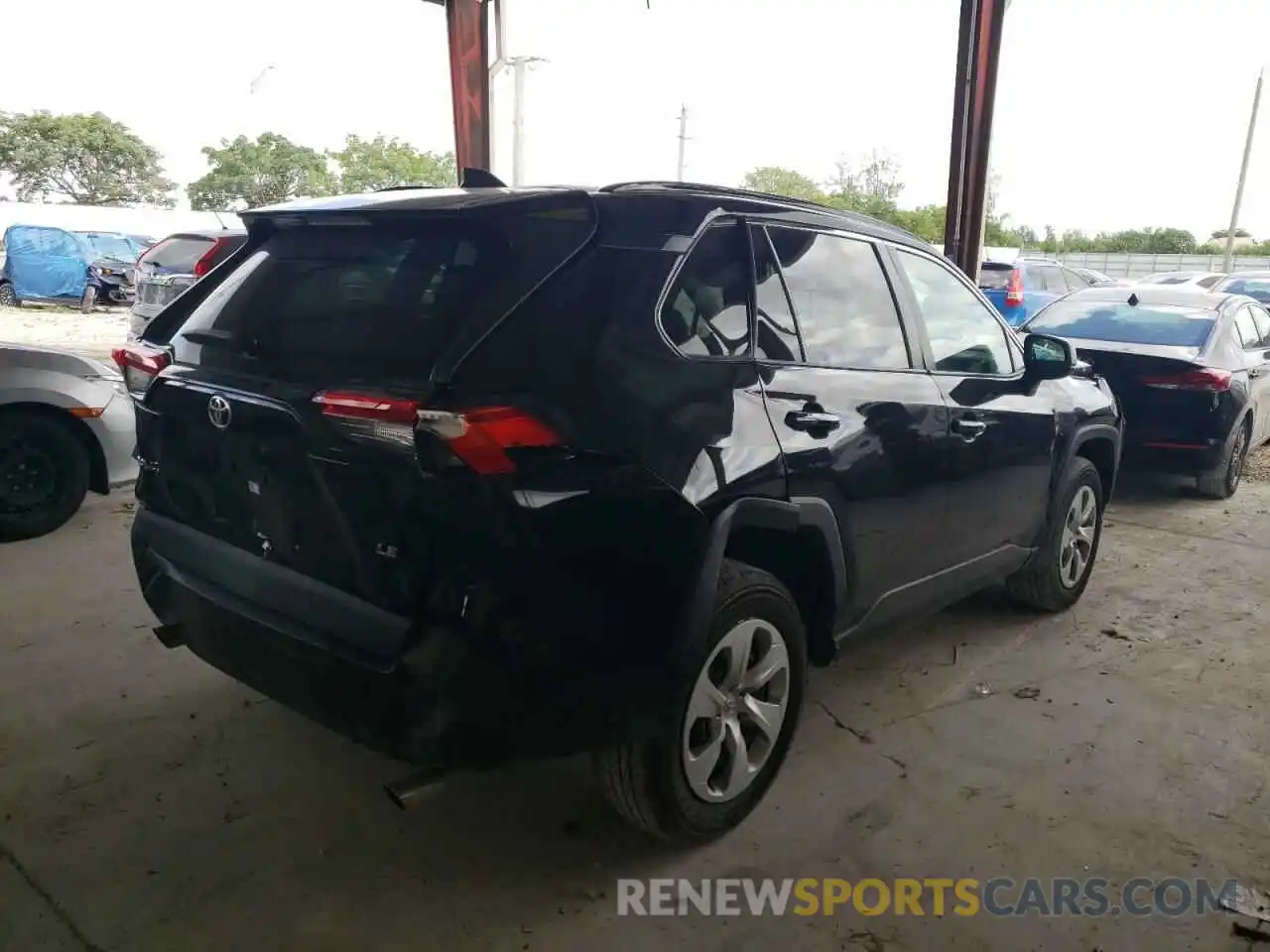 4 Photograph of a damaged car 2T3H1RFV7LC076890 TOYOTA RAV4 2020