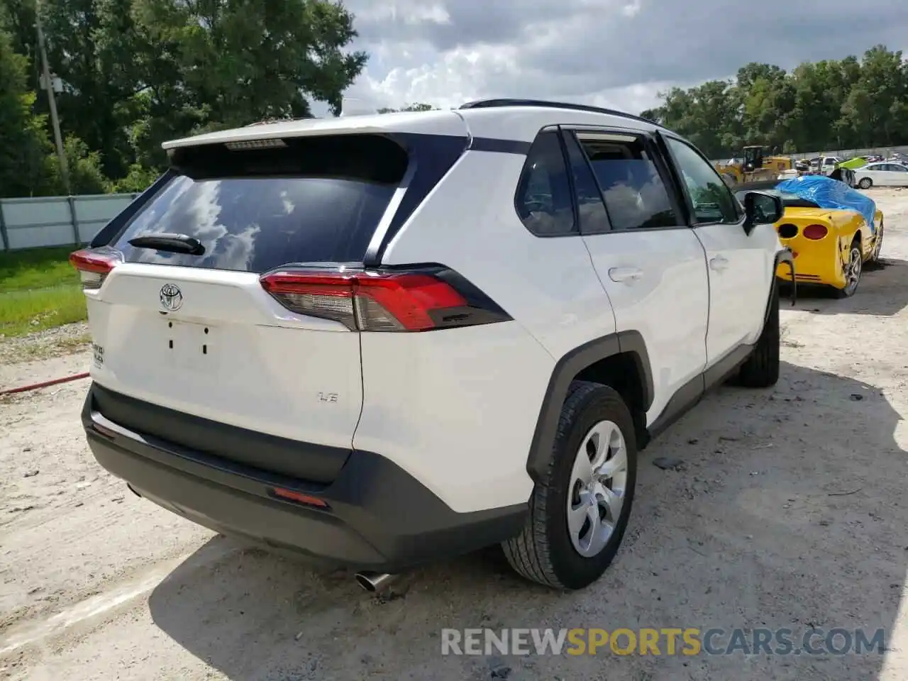 4 Photograph of a damaged car 2T3H1RFV7LC081474 TOYOTA RAV4 2020