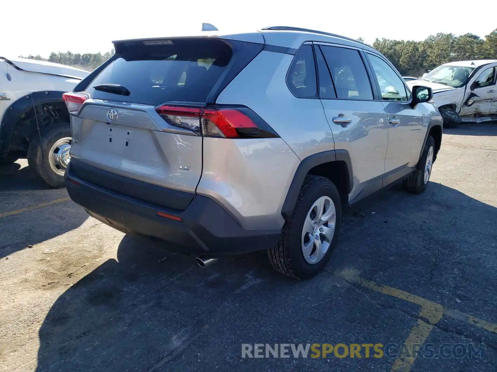 4 Photograph of a damaged car 2T3H1RFV7LC085184 TOYOTA RAV4 2020