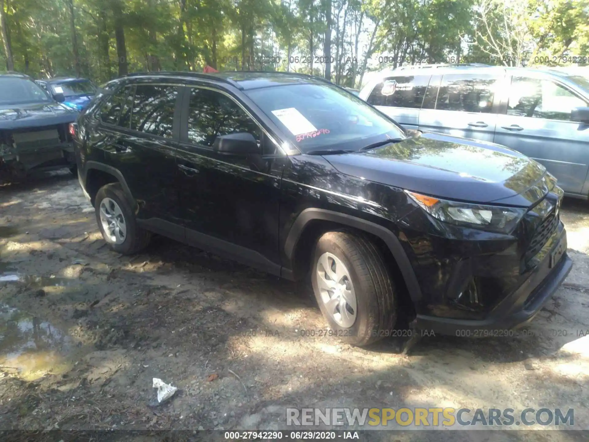 1 Photograph of a damaged car 2T3H1RFV7LW059084 TOYOTA RAV4 2020