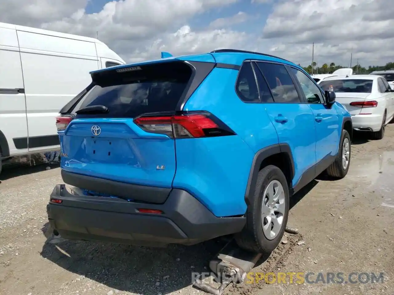 4 Photograph of a damaged car 2T3H1RFV7LW061384 TOYOTA RAV4 2020