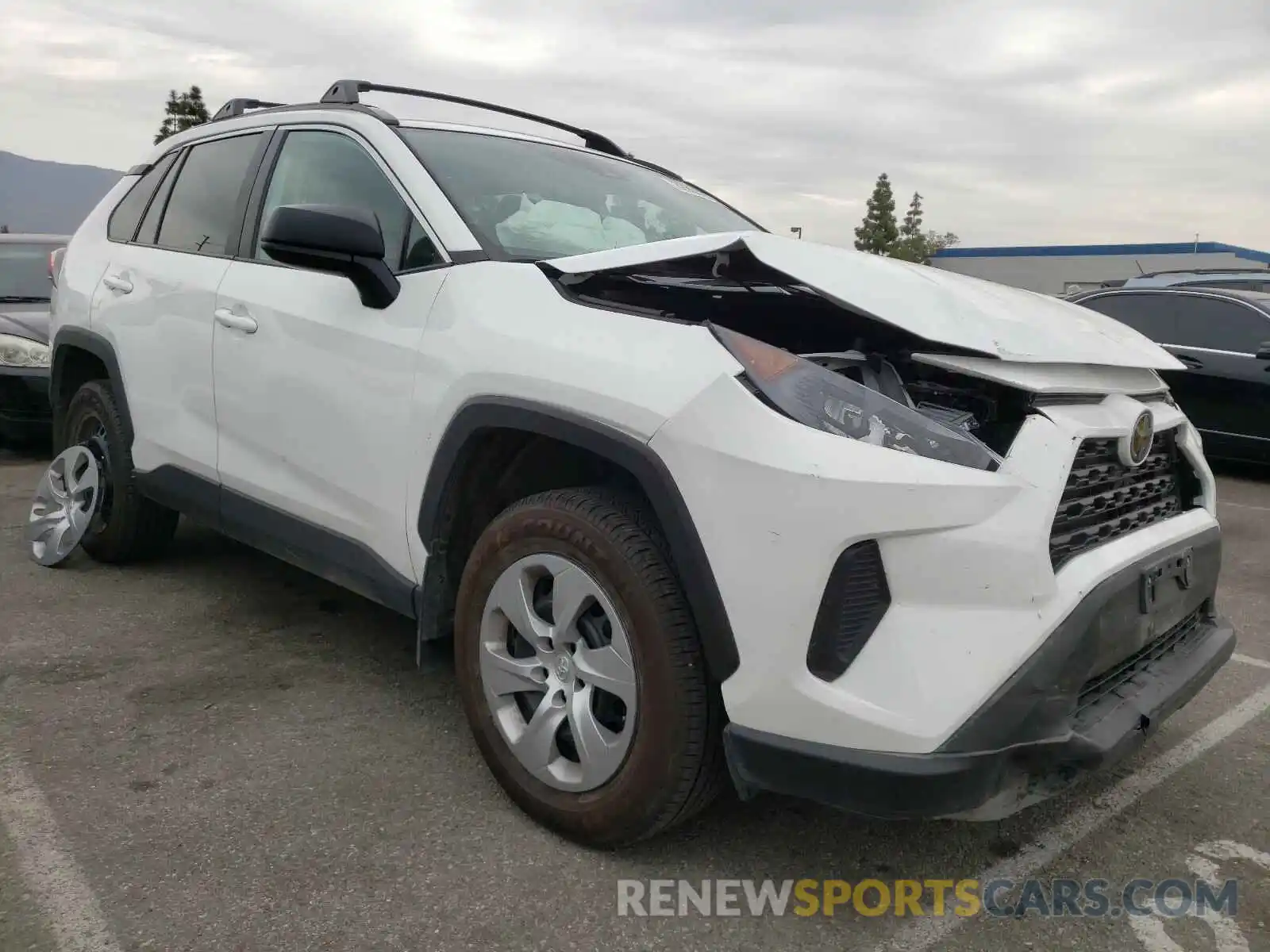 1 Photograph of a damaged car 2T3H1RFV7LW067718 TOYOTA RAV4 2020