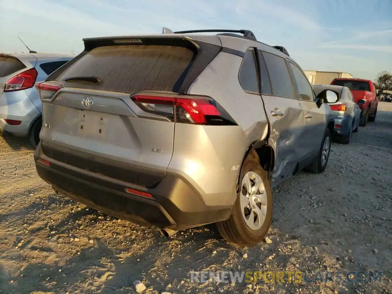 4 Photograph of a damaged car 2T3H1RFV7LW081571 TOYOTA RAV4 2020