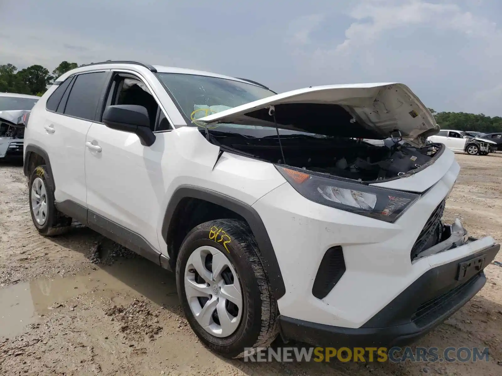 1 Photograph of a damaged car 2T3H1RFV7LW090108 TOYOTA RAV4 2020