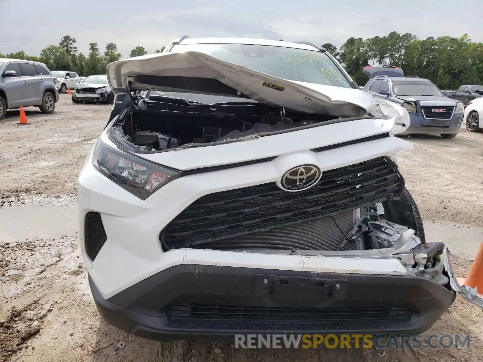 9 Photograph of a damaged car 2T3H1RFV7LW090108 TOYOTA RAV4 2020