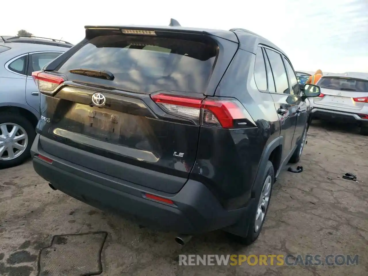 4 Photograph of a damaged car 2T3H1RFV7LW103083 TOYOTA RAV4 2020