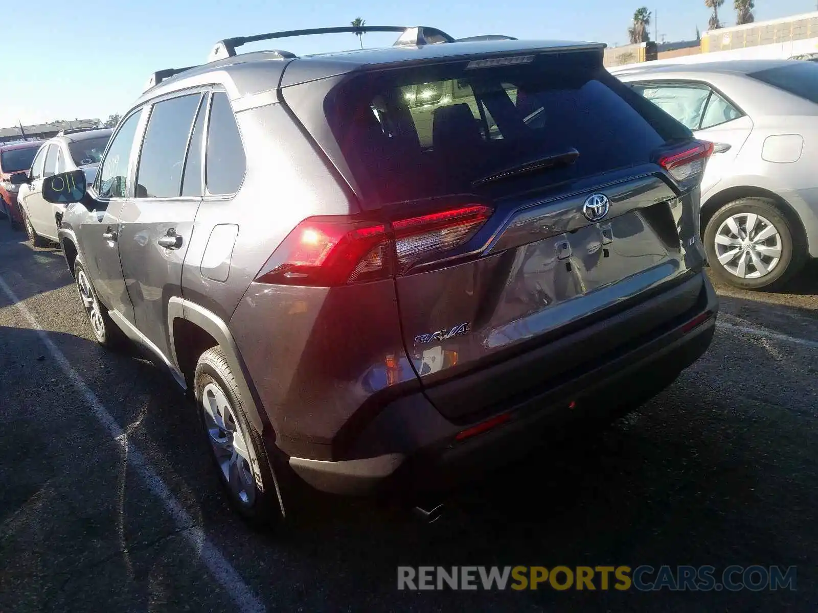 3 Photograph of a damaged car 2T3H1RFV8LC034647 TOYOTA RAV4 2020