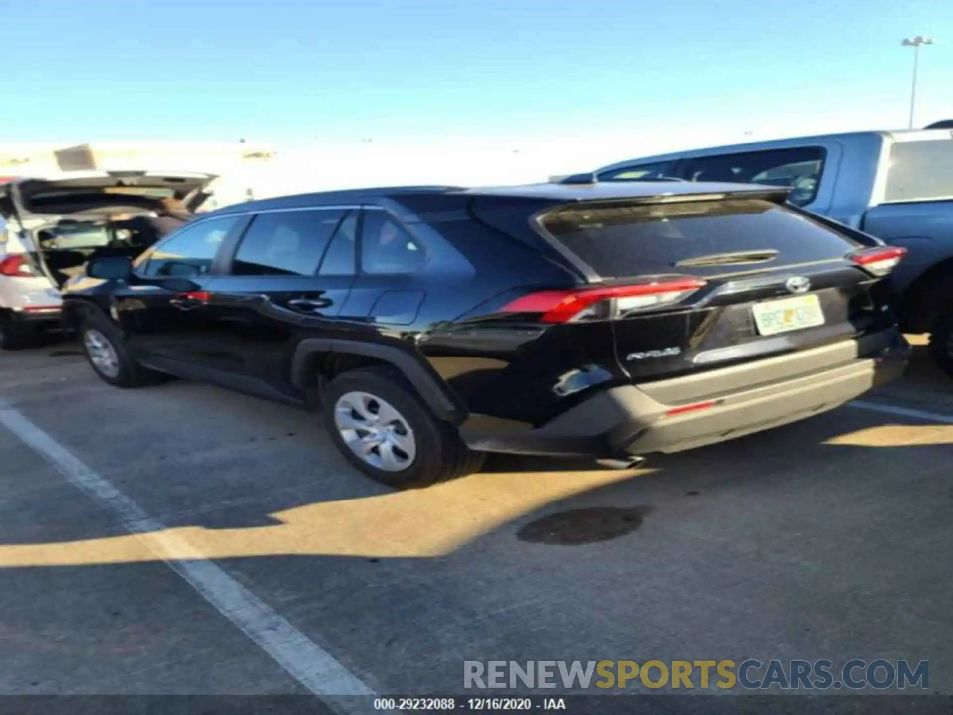 11 Photograph of a damaged car 2T3H1RFV8LC037516 TOYOTA RAV4 2020