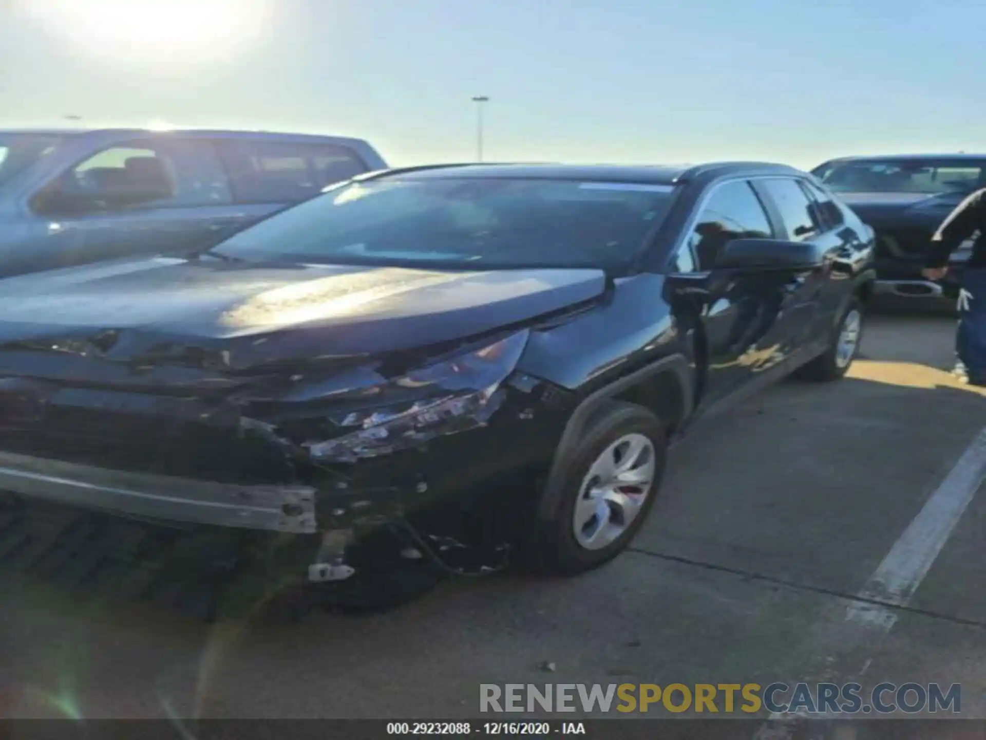 15 Photograph of a damaged car 2T3H1RFV8LC037516 TOYOTA RAV4 2020