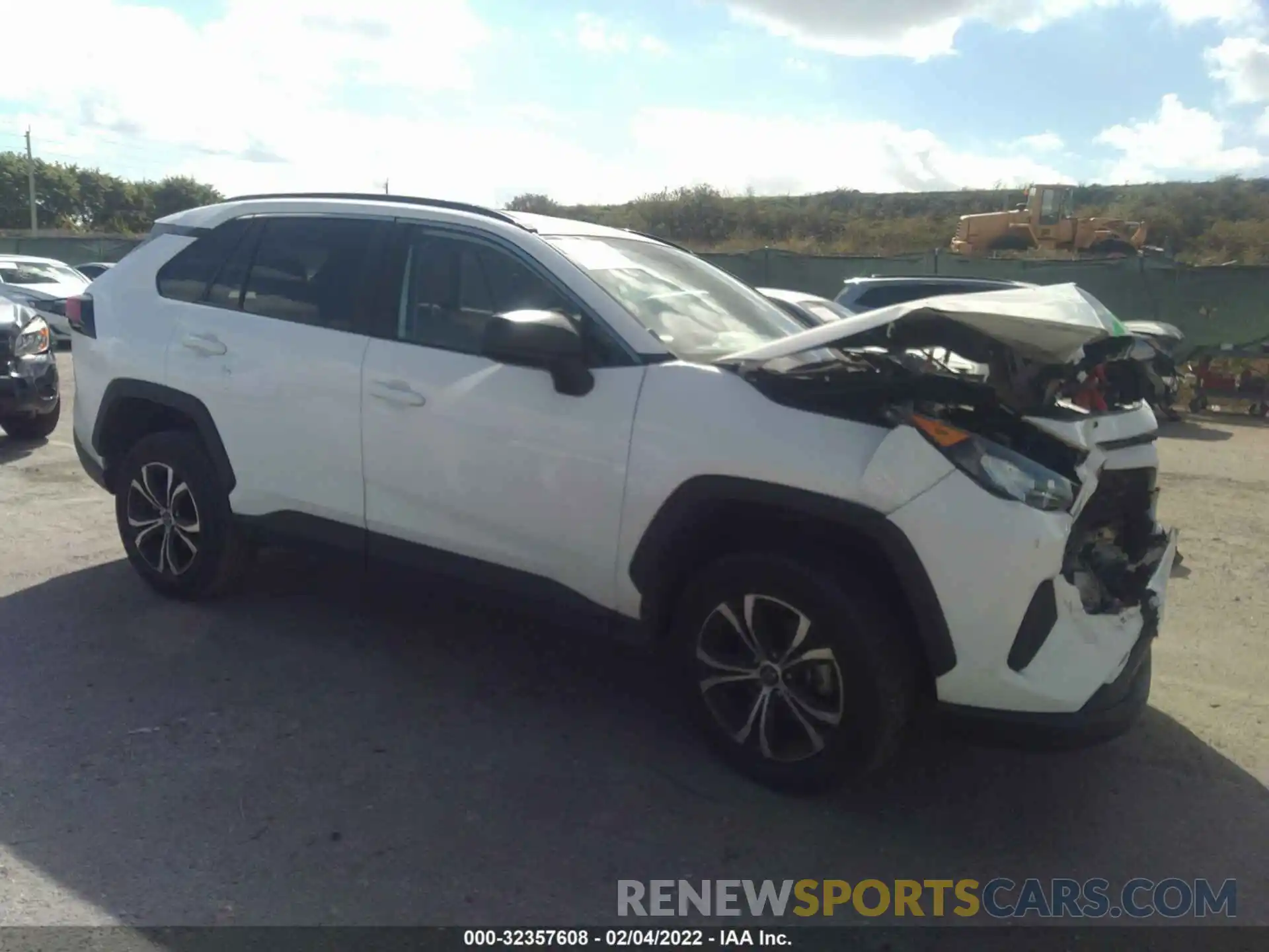 1 Photograph of a damaged car 2T3H1RFV8LC042893 TOYOTA RAV4 2020