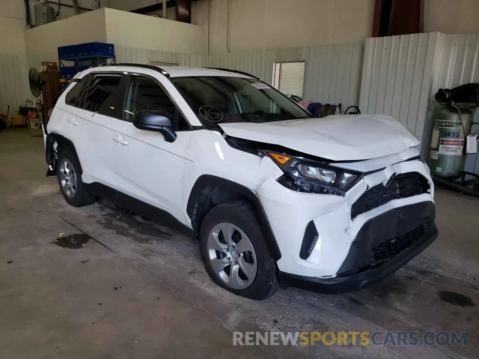 1 Photograph of a damaged car 2T3H1RFV8LC047009 TOYOTA RAV4 2020