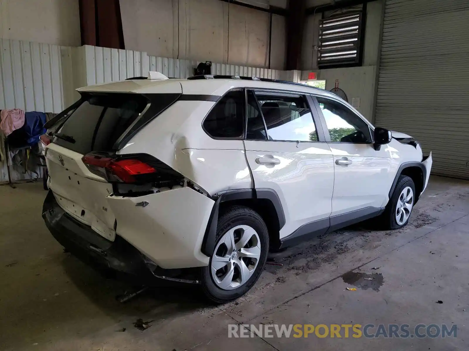 4 Photograph of a damaged car 2T3H1RFV8LC047009 TOYOTA RAV4 2020