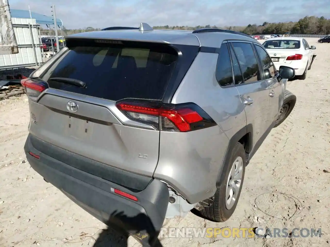 4 Photograph of a damaged car 2T3H1RFV8LC050198 TOYOTA RAV4 2020