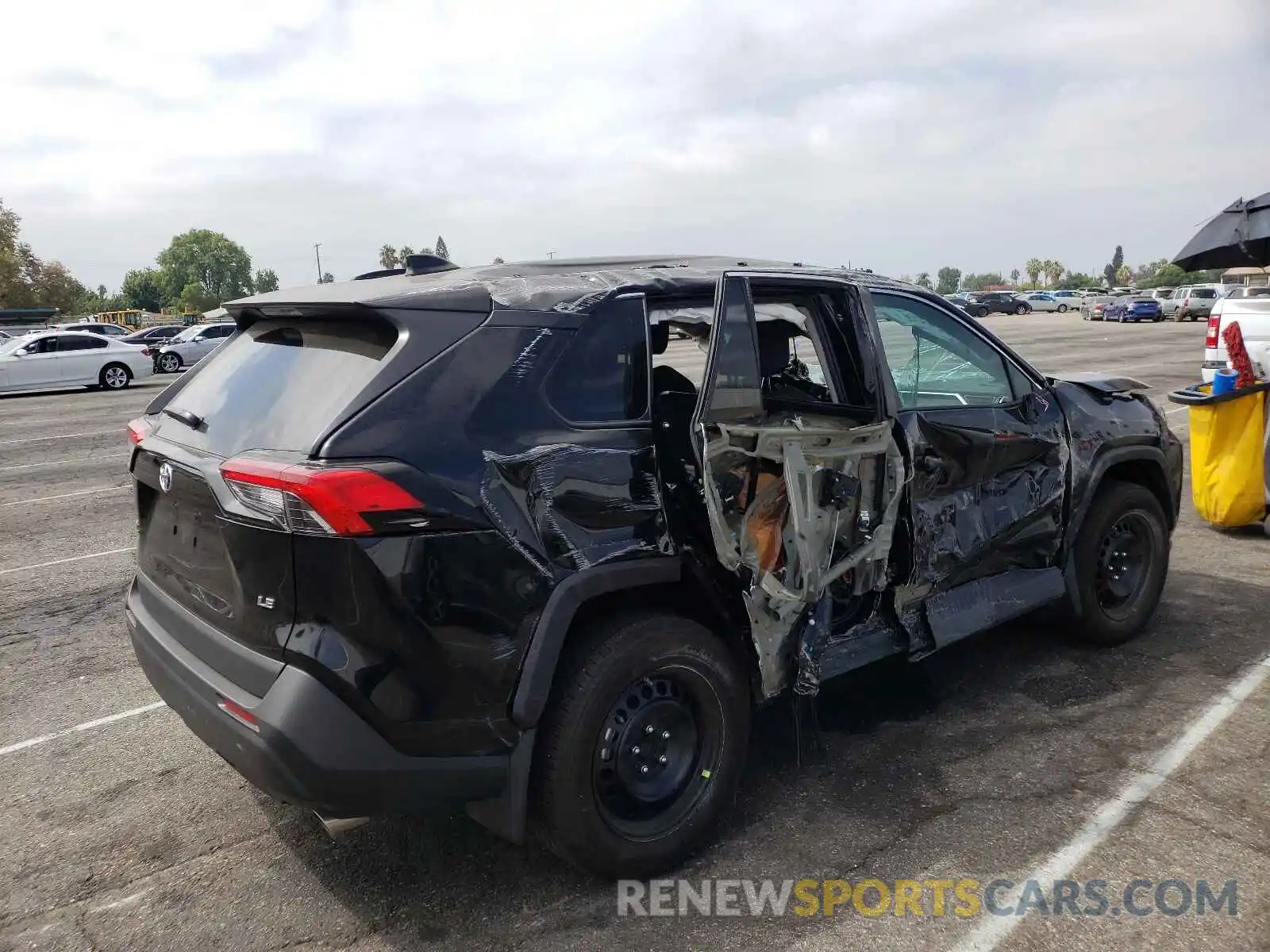 4 Photograph of a damaged car 2T3H1RFV8LC066479 TOYOTA RAV4 2020