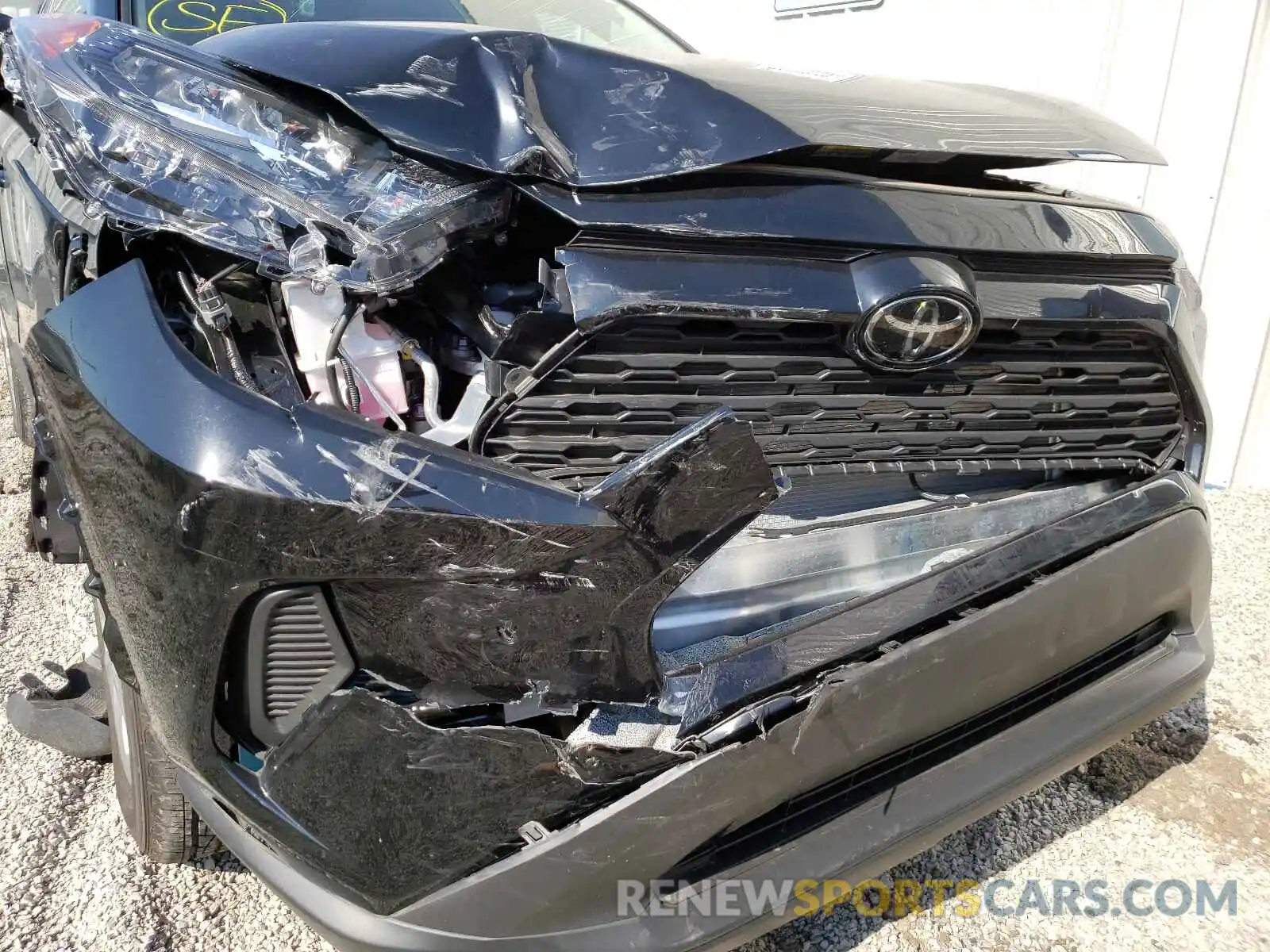 9 Photograph of a damaged car 2T3H1RFV8LC084769 TOYOTA RAV4 2020