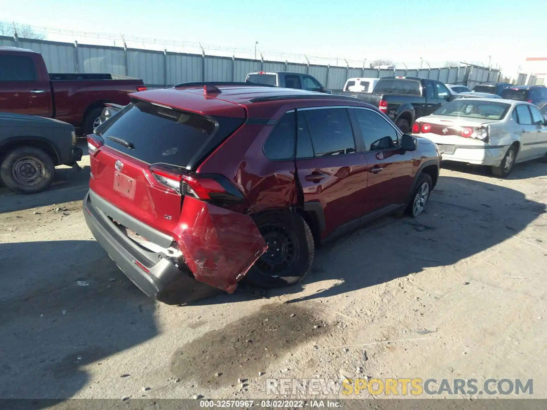 4 Photograph of a damaged car 2T3H1RFV8LW060423 TOYOTA RAV4 2020