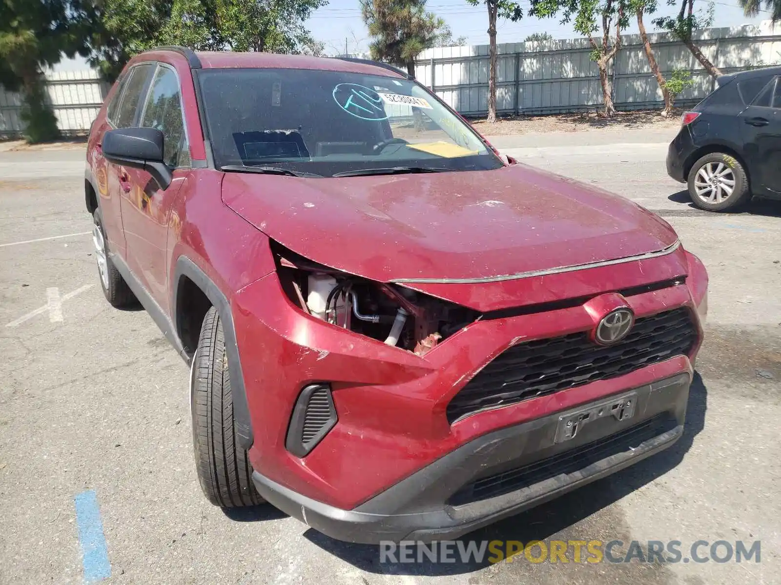 1 Photograph of a damaged car 2T3H1RFV8LW061555 TOYOTA RAV4 2020