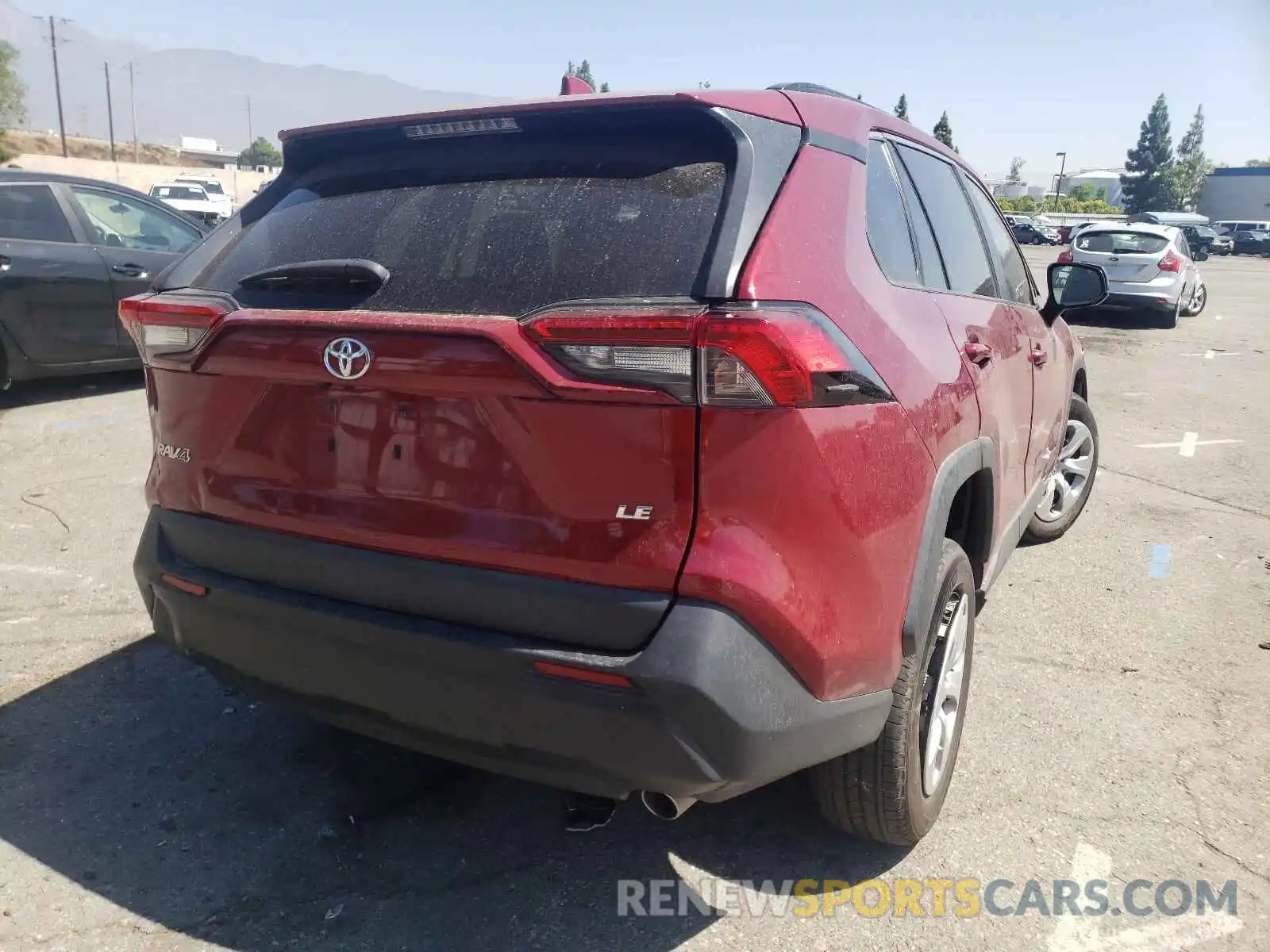 4 Photograph of a damaged car 2T3H1RFV8LW061555 TOYOTA RAV4 2020