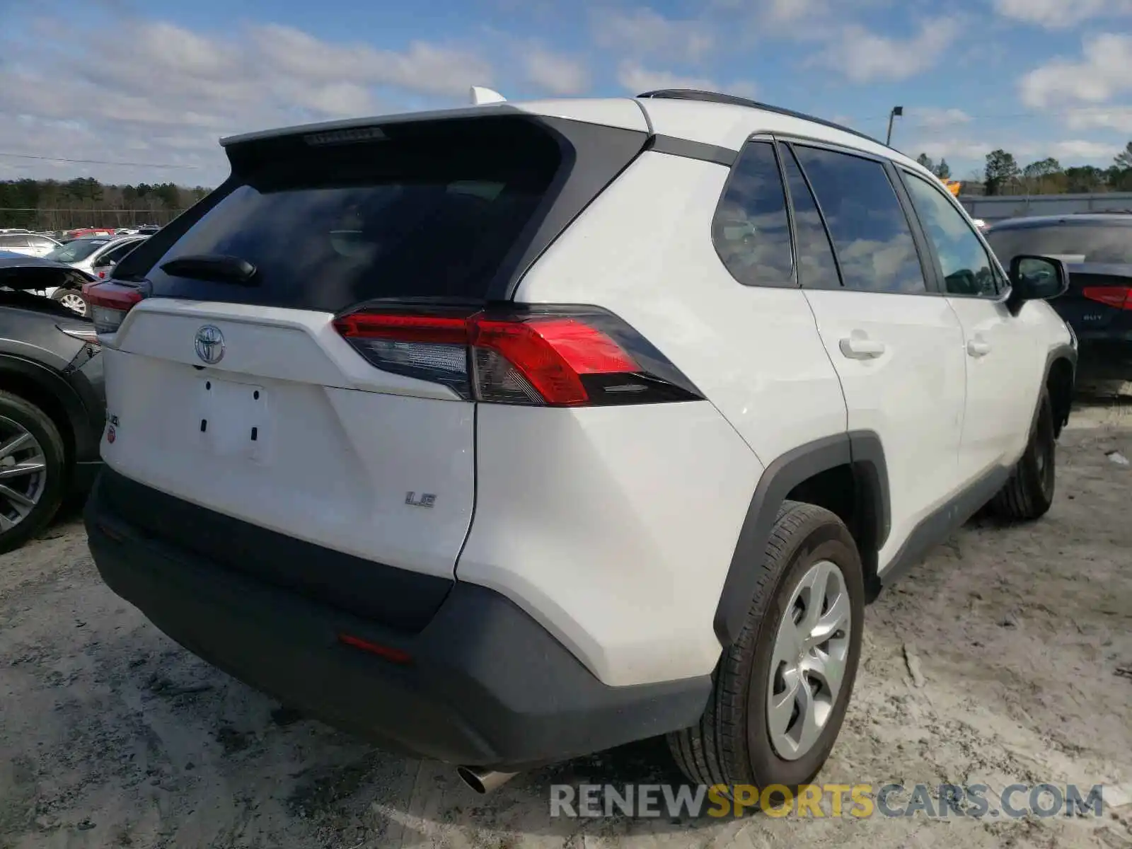 4 Photograph of a damaged car 2T3H1RFV8LW061703 TOYOTA RAV4 2020