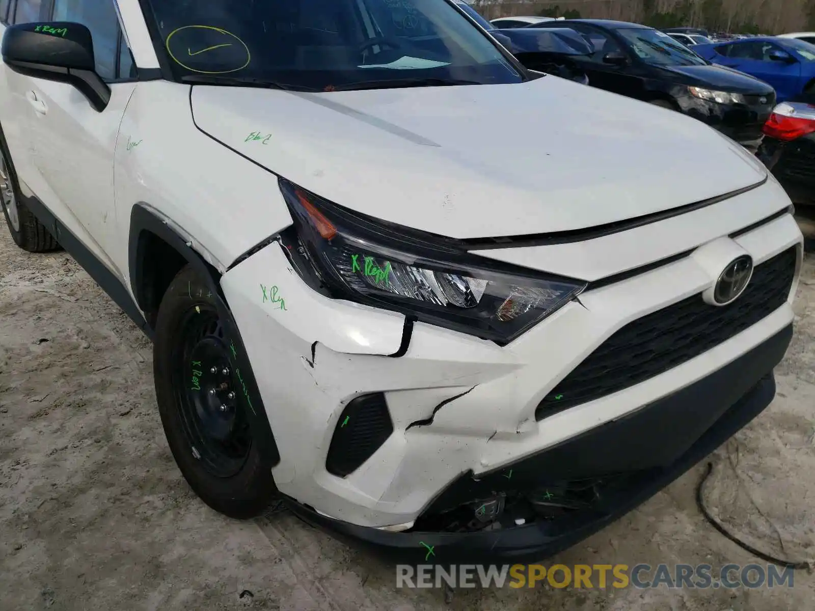 9 Photograph of a damaged car 2T3H1RFV8LW061703 TOYOTA RAV4 2020