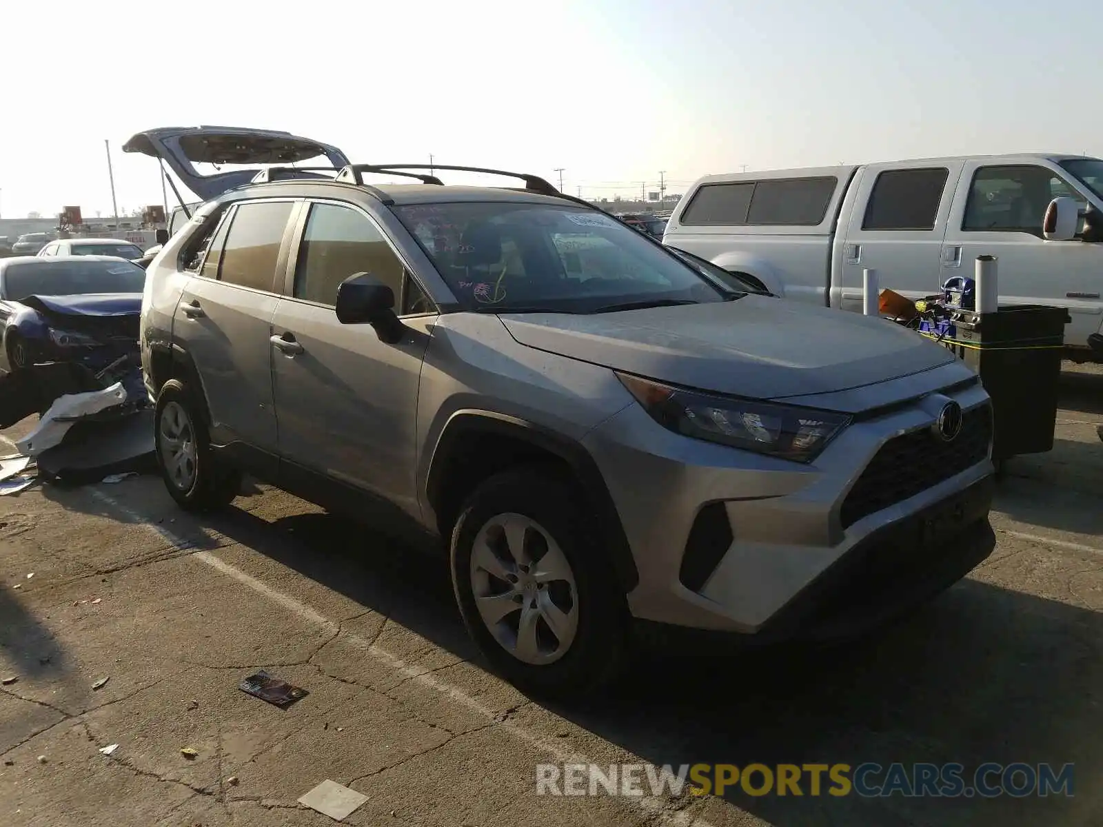 1 Photograph of a damaged car 2T3H1RFV8LW065119 TOYOTA RAV4 2020