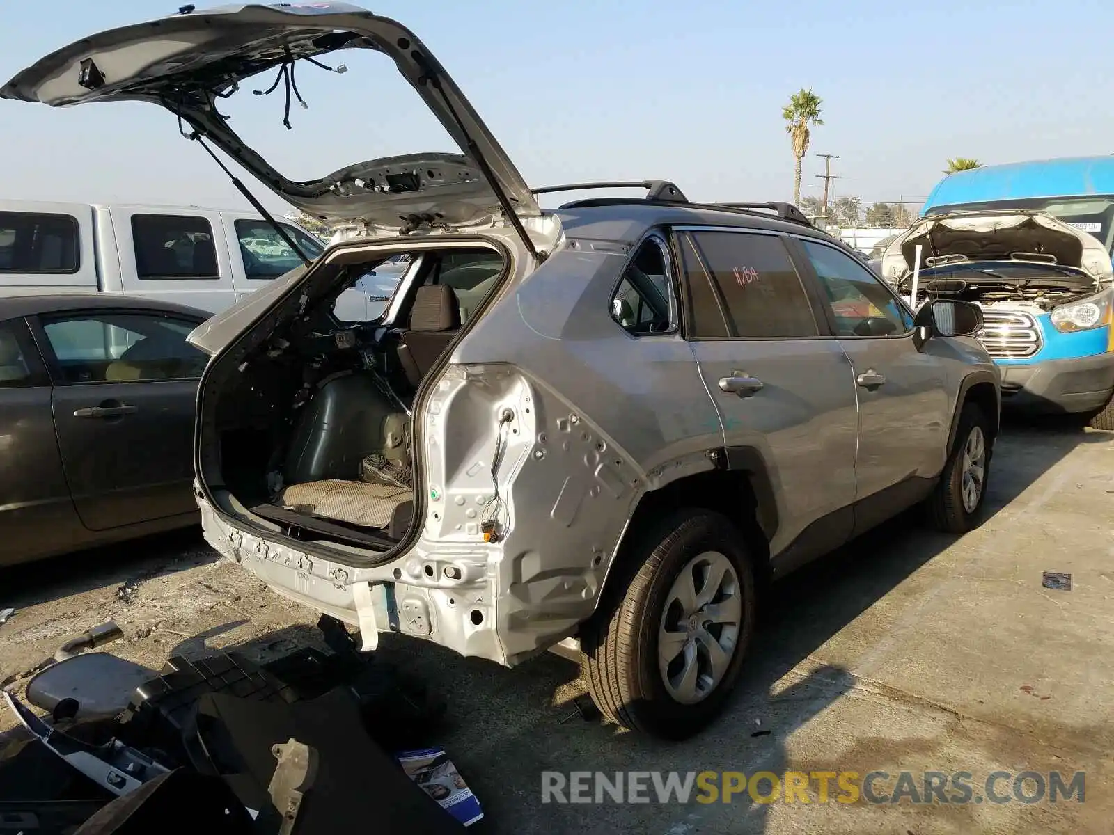 4 Photograph of a damaged car 2T3H1RFV8LW065119 TOYOTA RAV4 2020