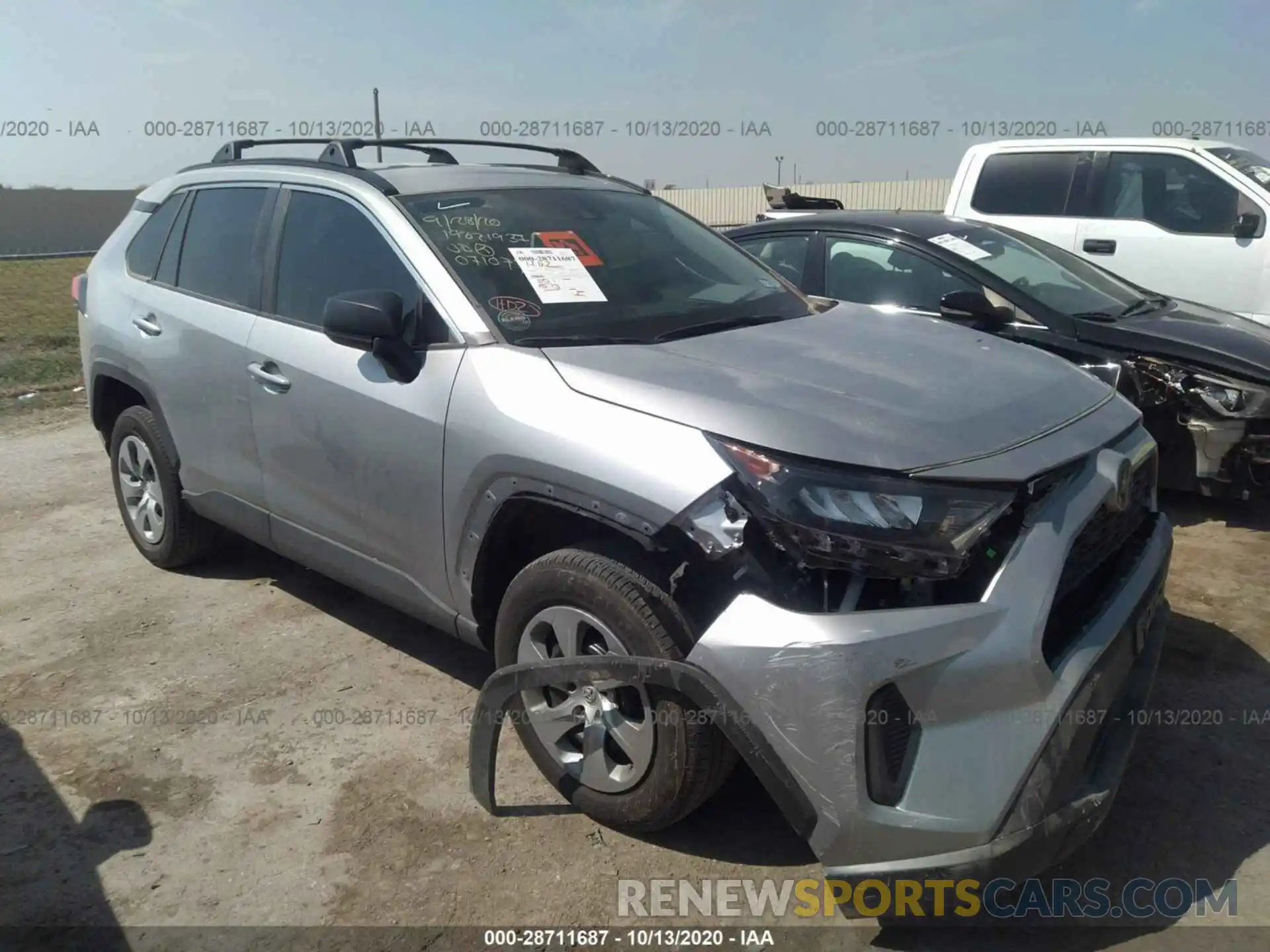 1 Photograph of a damaged car 2T3H1RFV8LW071079 TOYOTA RAV4 2020