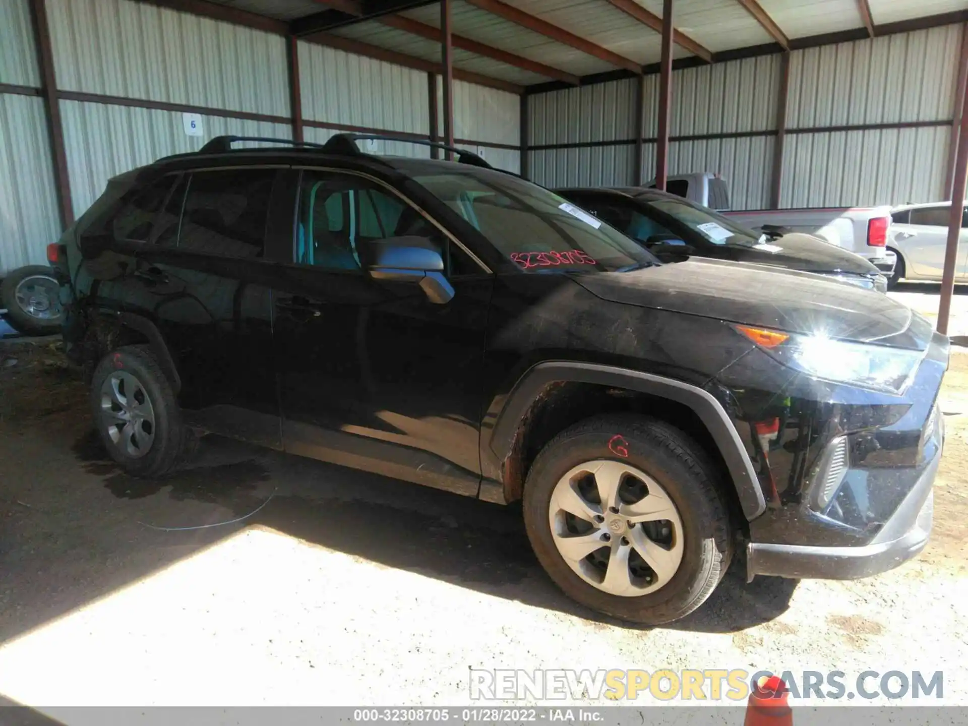 1 Photograph of a damaged car 2T3H1RFV8LW071647 TOYOTA RAV4 2020