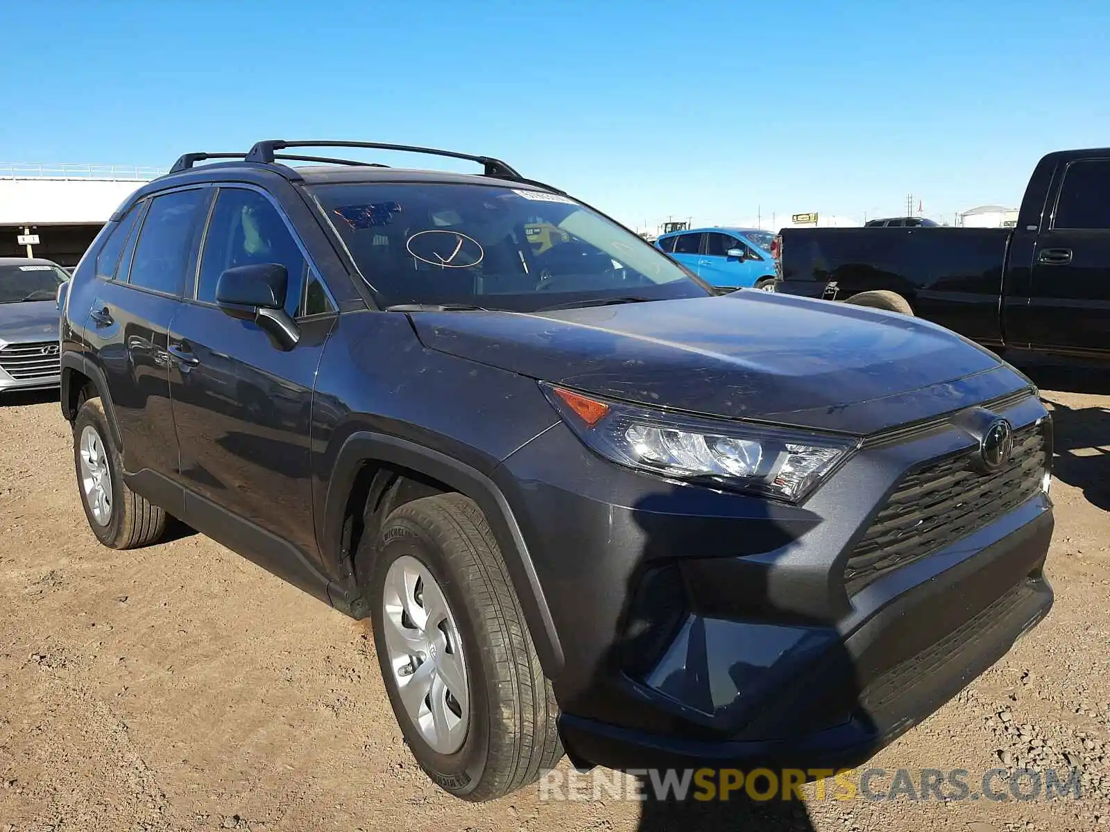 1 Photograph of a damaged car 2T3H1RFV8LW083703 TOYOTA RAV4 2020