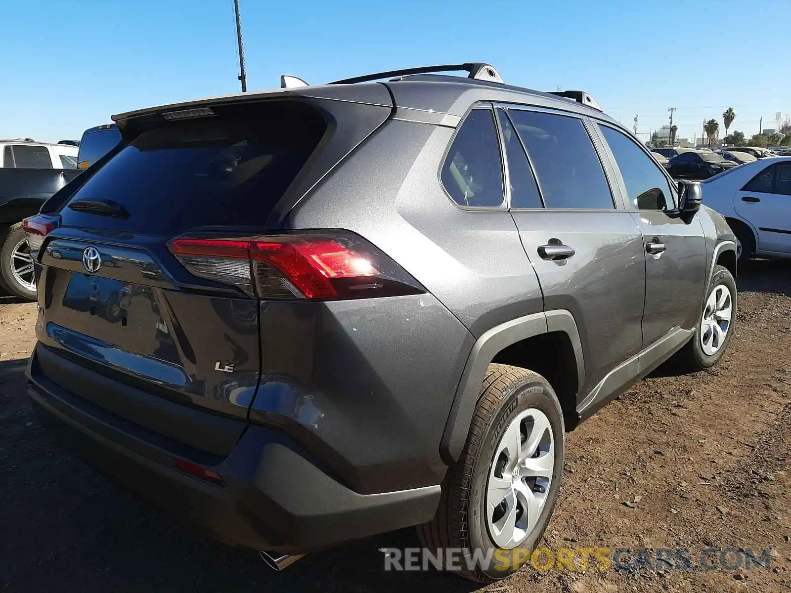 4 Photograph of a damaged car 2T3H1RFV8LW083703 TOYOTA RAV4 2020