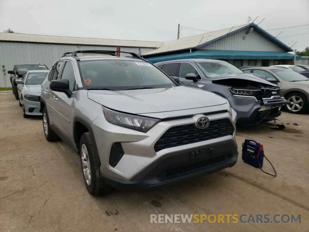 1 Photograph of a damaged car 2T3H1RFV8LW084060 TOYOTA RAV4 2020