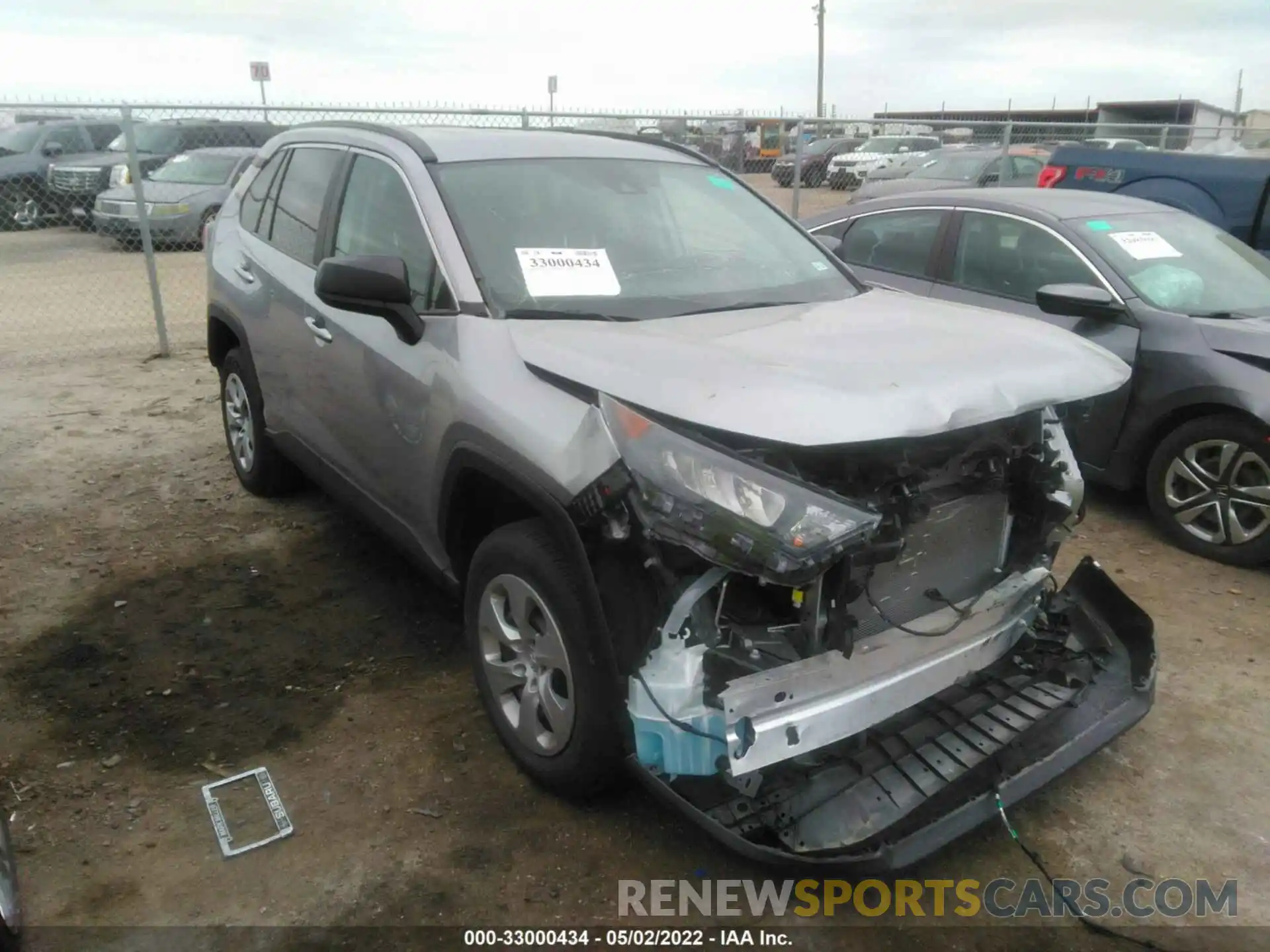 1 Photograph of a damaged car 2T3H1RFV8LW085578 TOYOTA RAV4 2020