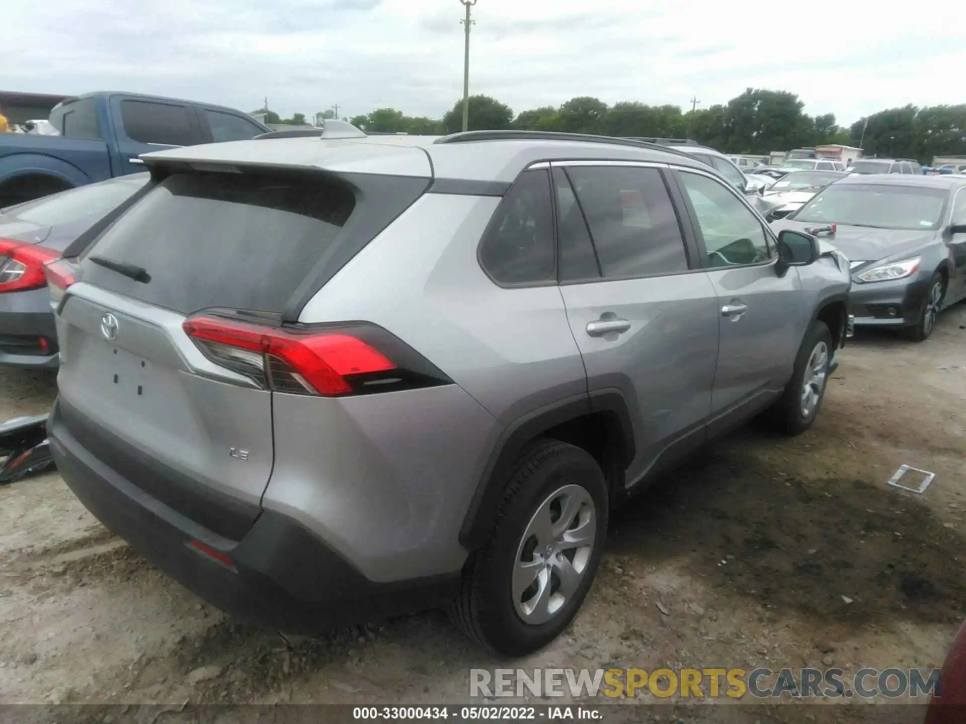 4 Photograph of a damaged car 2T3H1RFV8LW085578 TOYOTA RAV4 2020