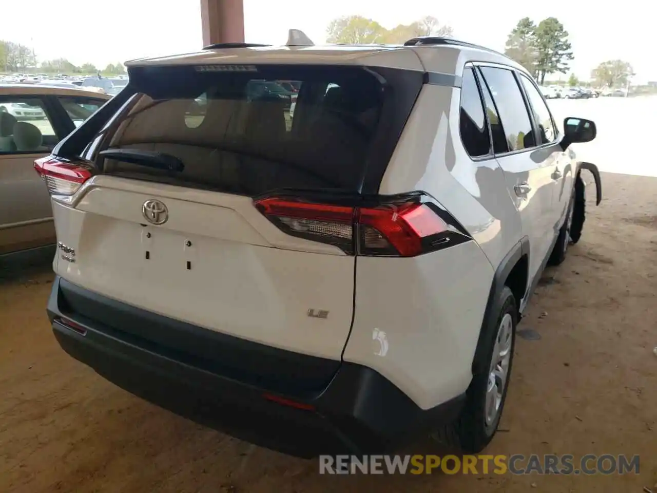 4 Photograph of a damaged car 2T3H1RFV8LW091347 TOYOTA RAV4 2020