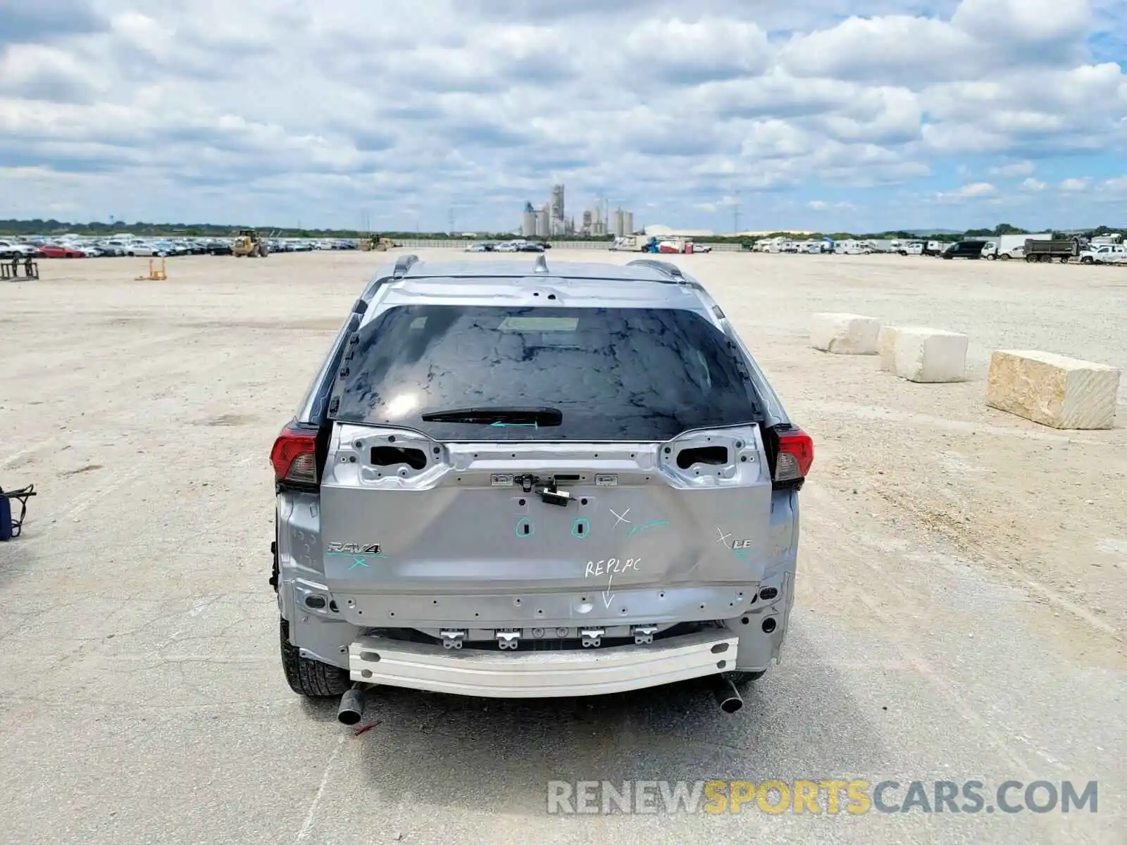 9 Photograph of a damaged car 2T3H1RFV8LW094362 TOYOTA RAV4 2020