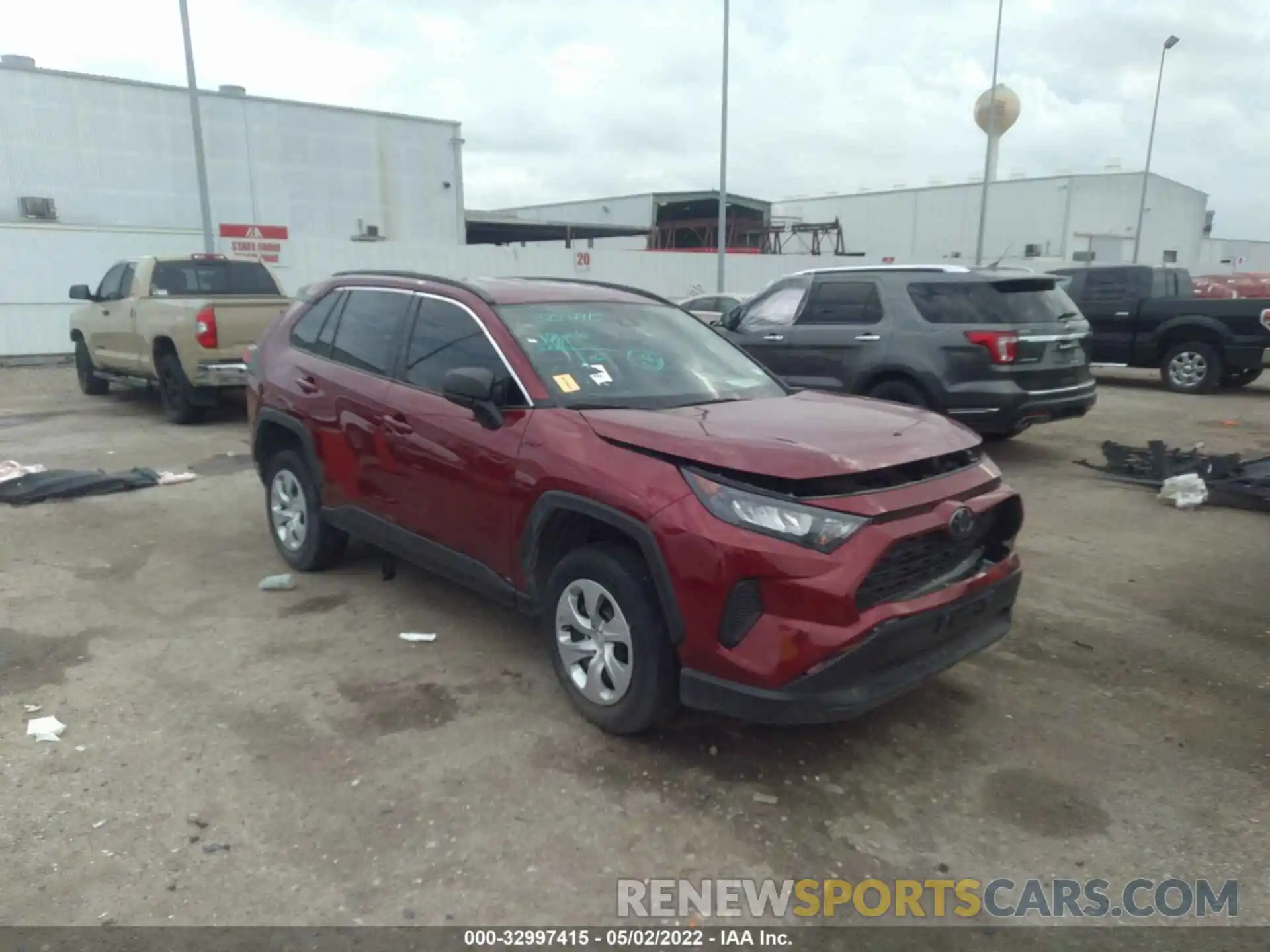 1 Photograph of a damaged car 2T3H1RFV8LW097374 TOYOTA RAV4 2020