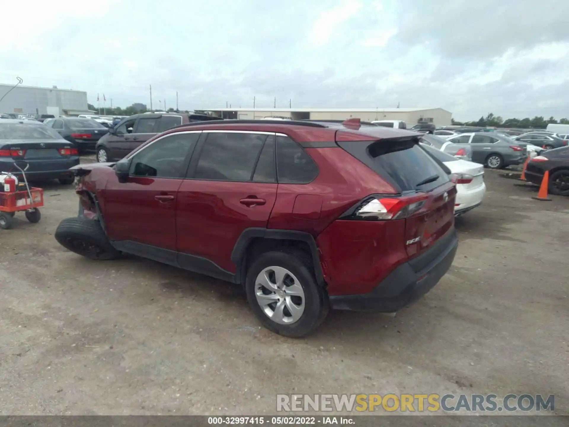 3 Photograph of a damaged car 2T3H1RFV8LW097374 TOYOTA RAV4 2020