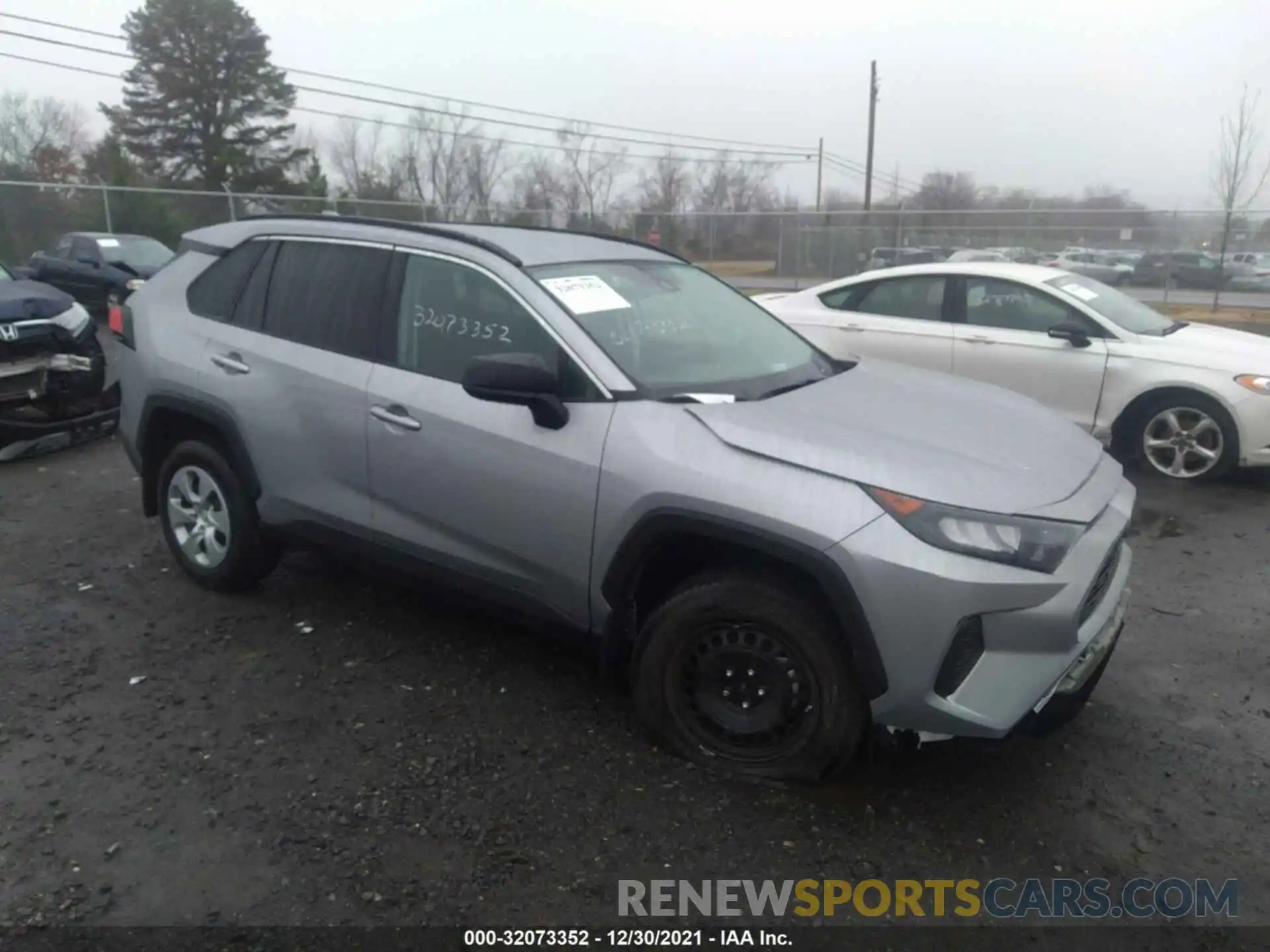 1 Photograph of a damaged car 2T3H1RFV8LW100046 TOYOTA RAV4 2020