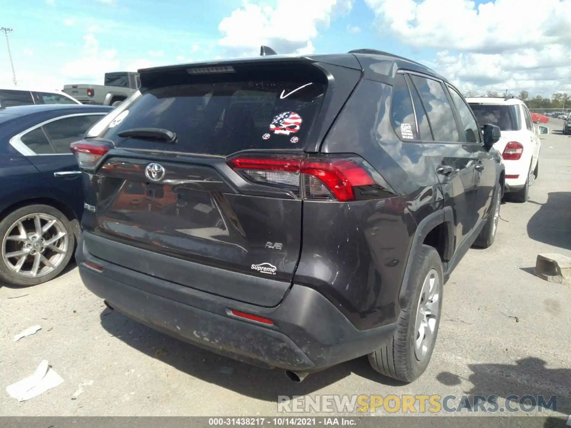 4 Photograph of a damaged car 2T3H1RFV9LC036911 TOYOTA RAV4 2020