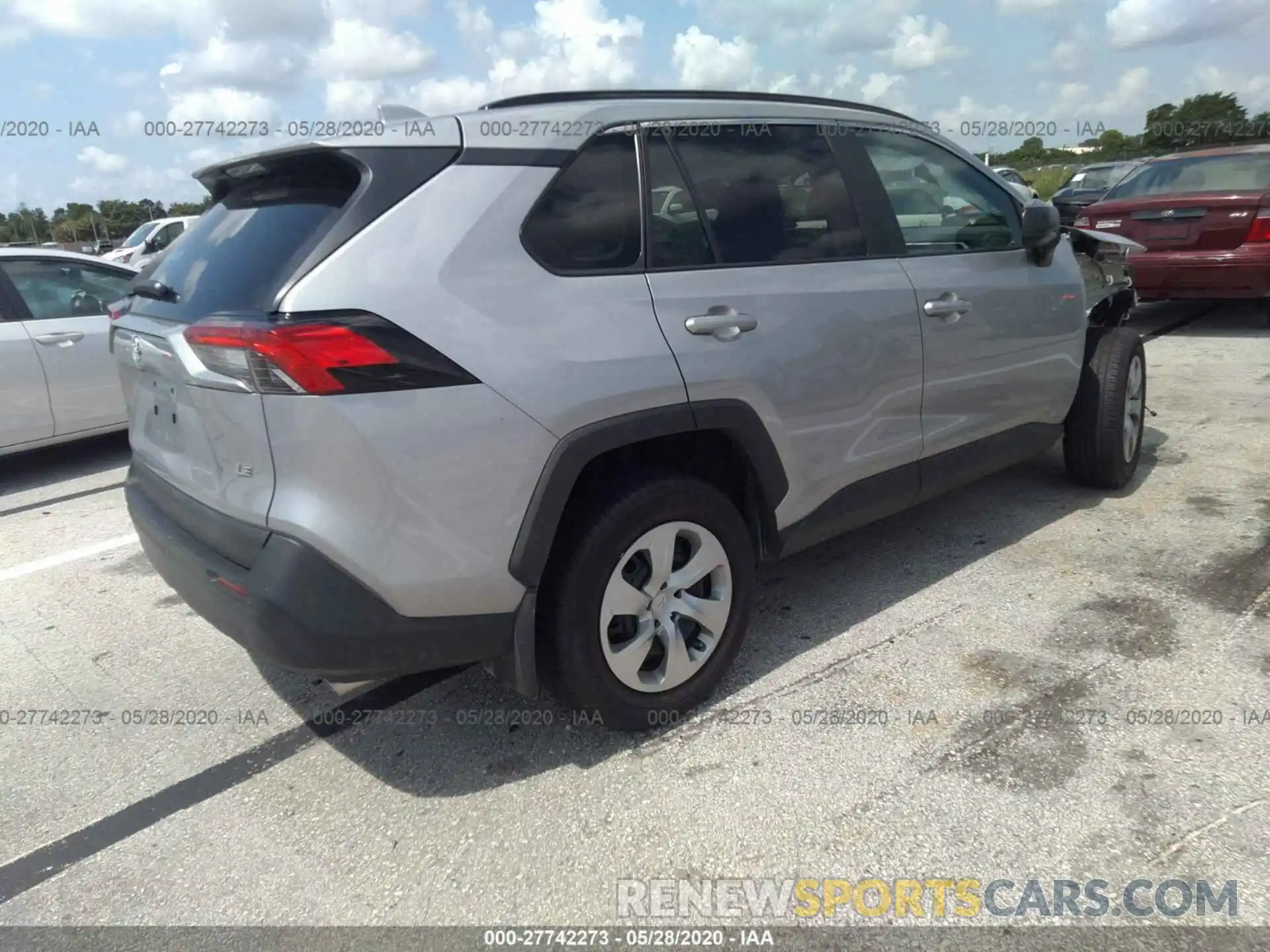 4 Photograph of a damaged car 2T3H1RFV9LC037878 TOYOTA RAV4 2020