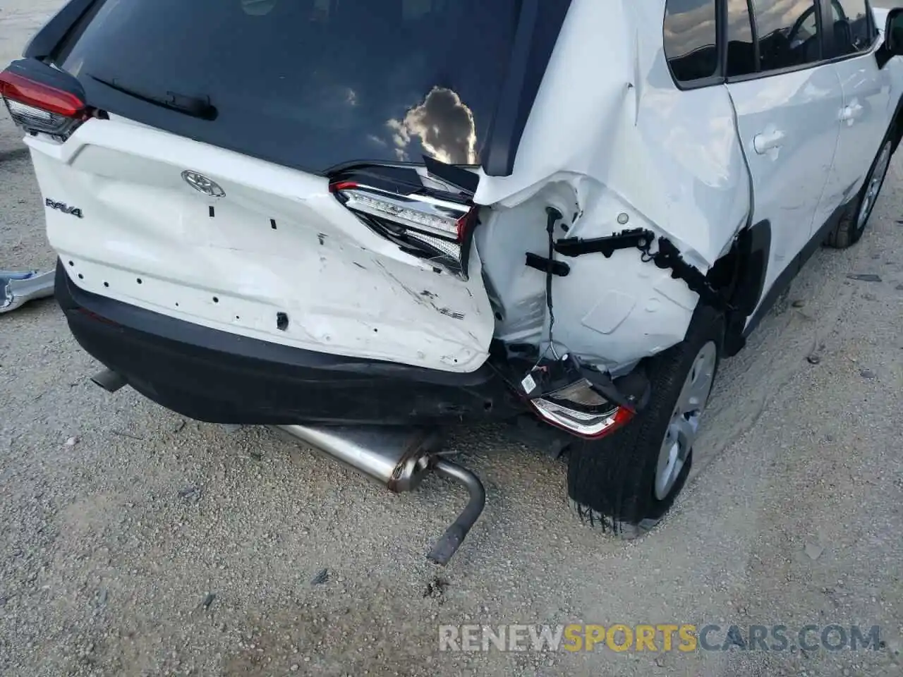 9 Photograph of a damaged car 2T3H1RFV9LC040845 TOYOTA RAV4 2020