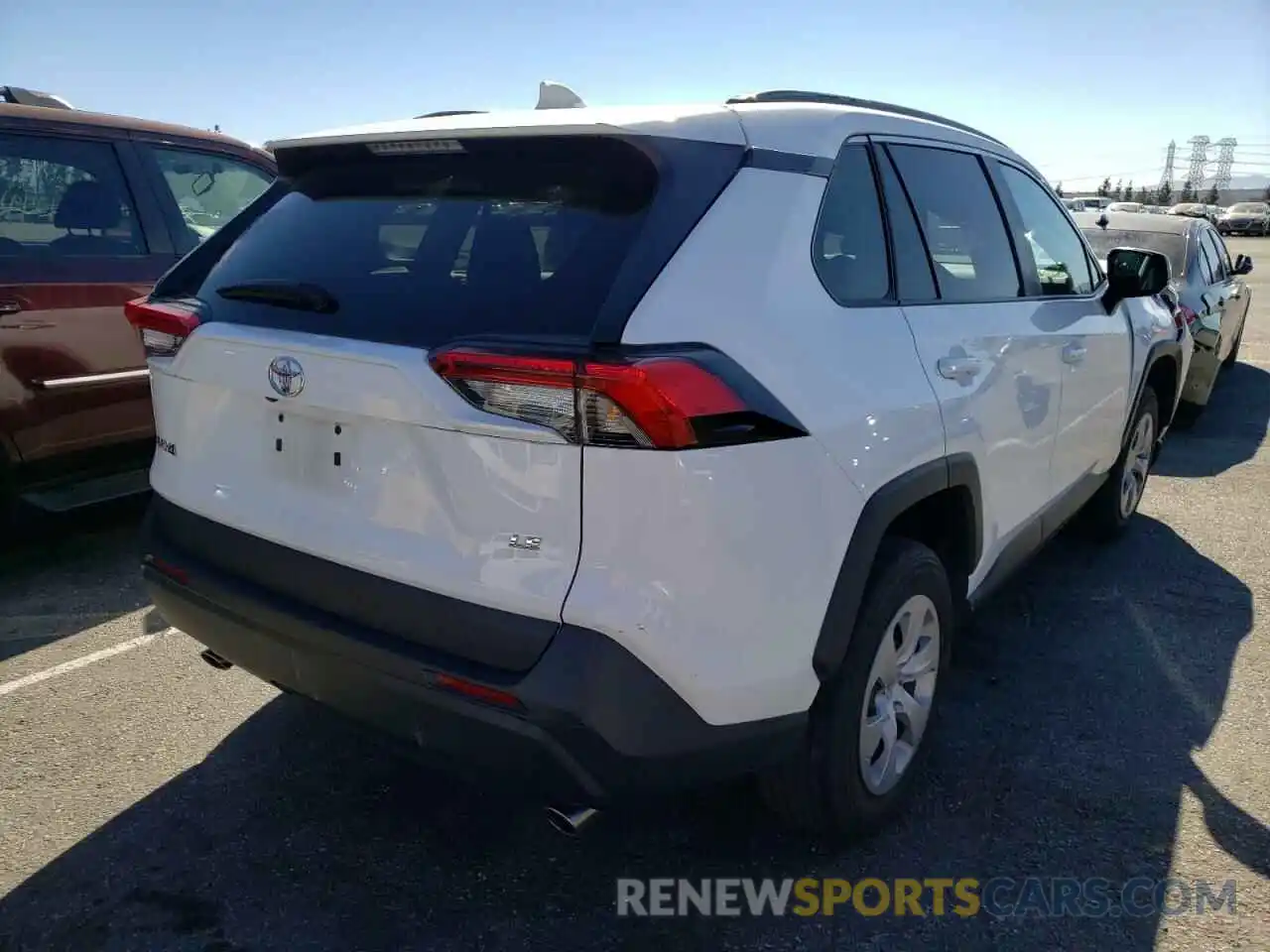 4 Photograph of a damaged car 2T3H1RFV9LC054650 TOYOTA RAV4 2020