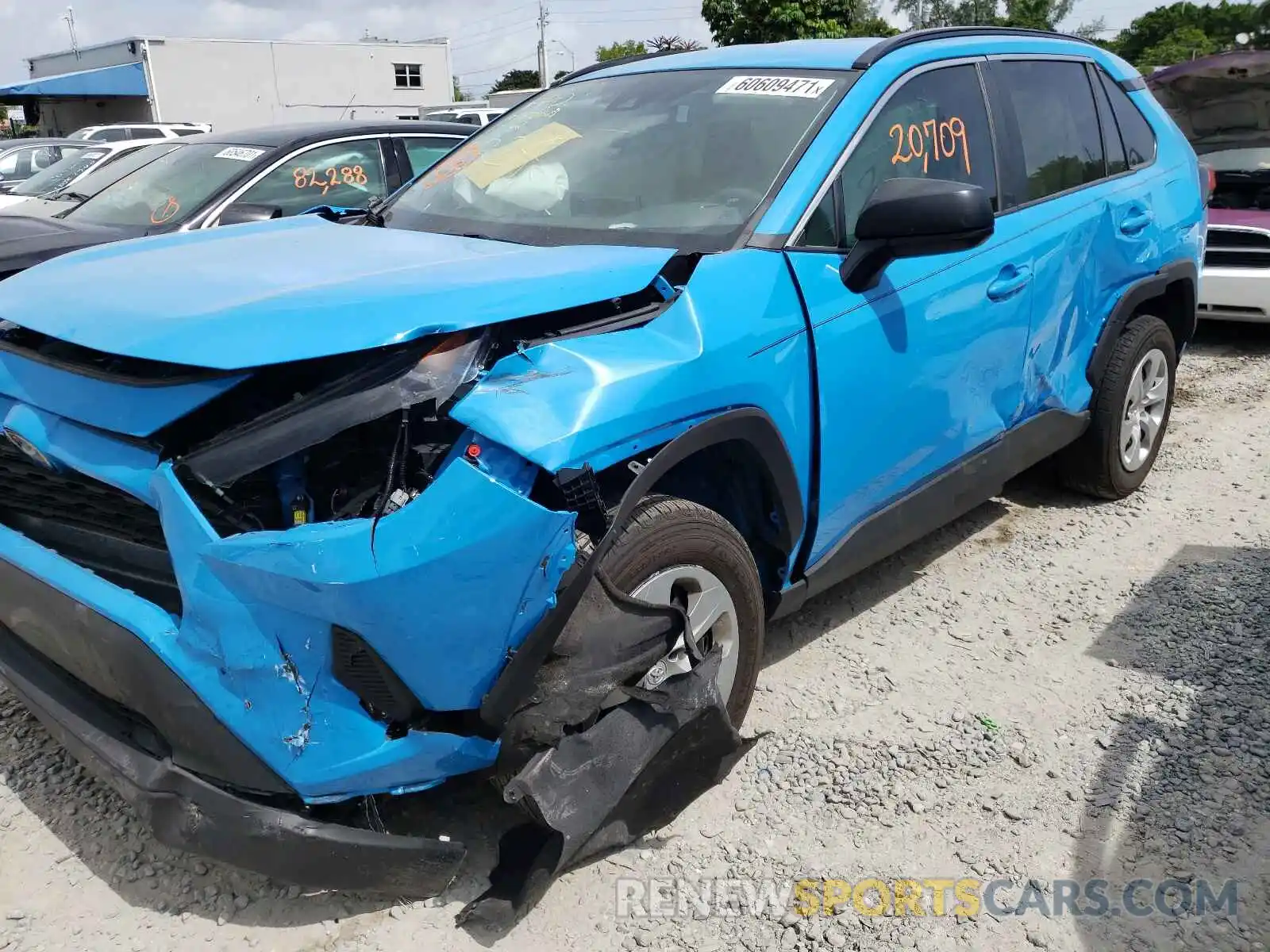 9 Photograph of a damaged car 2T3H1RFV9LC061324 TOYOTA RAV4 2020