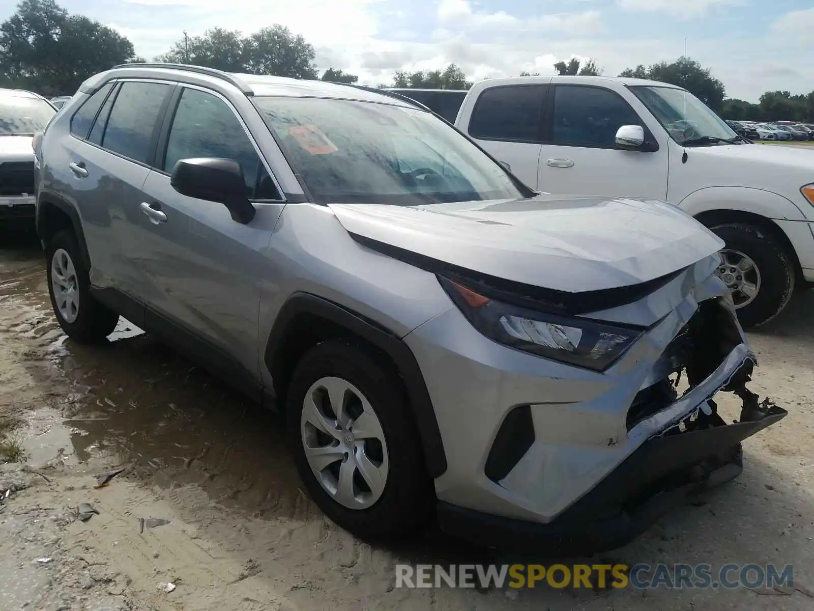 1 Photograph of a damaged car 2T3H1RFV9LC062604 TOYOTA RAV4 2020