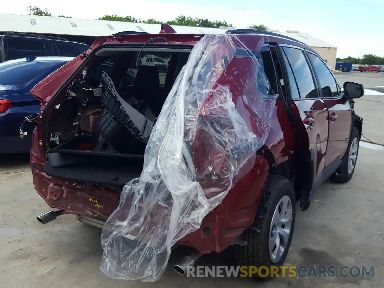 4 Photograph of a damaged car 2T3H1RFV9LC062697 TOYOTA RAV4 2020