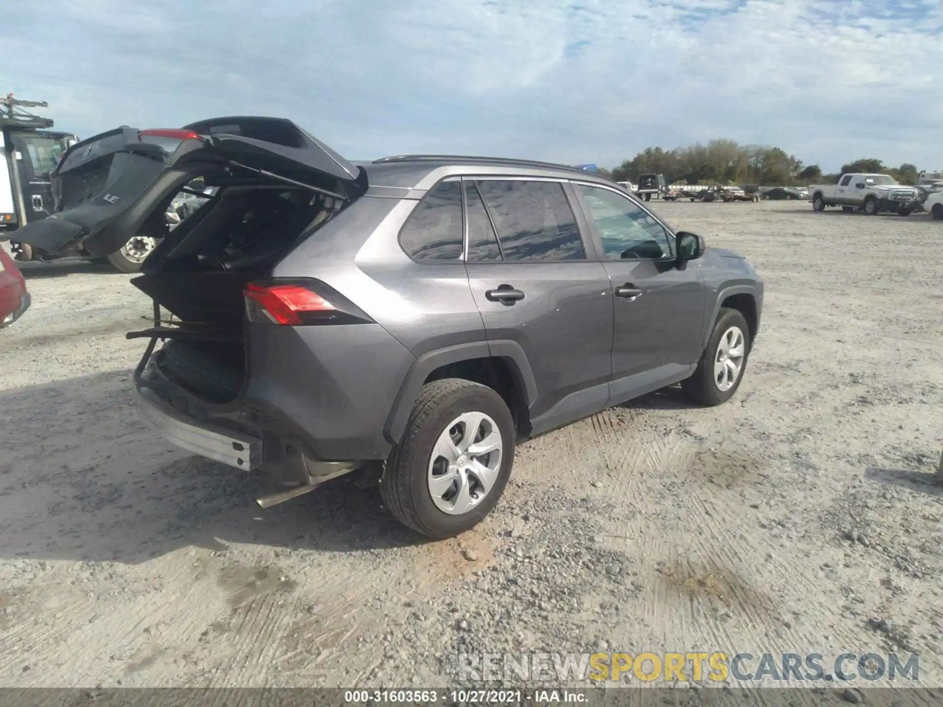 4 Photograph of a damaged car 2T3H1RFV9LC080942 TOYOTA RAV4 2020