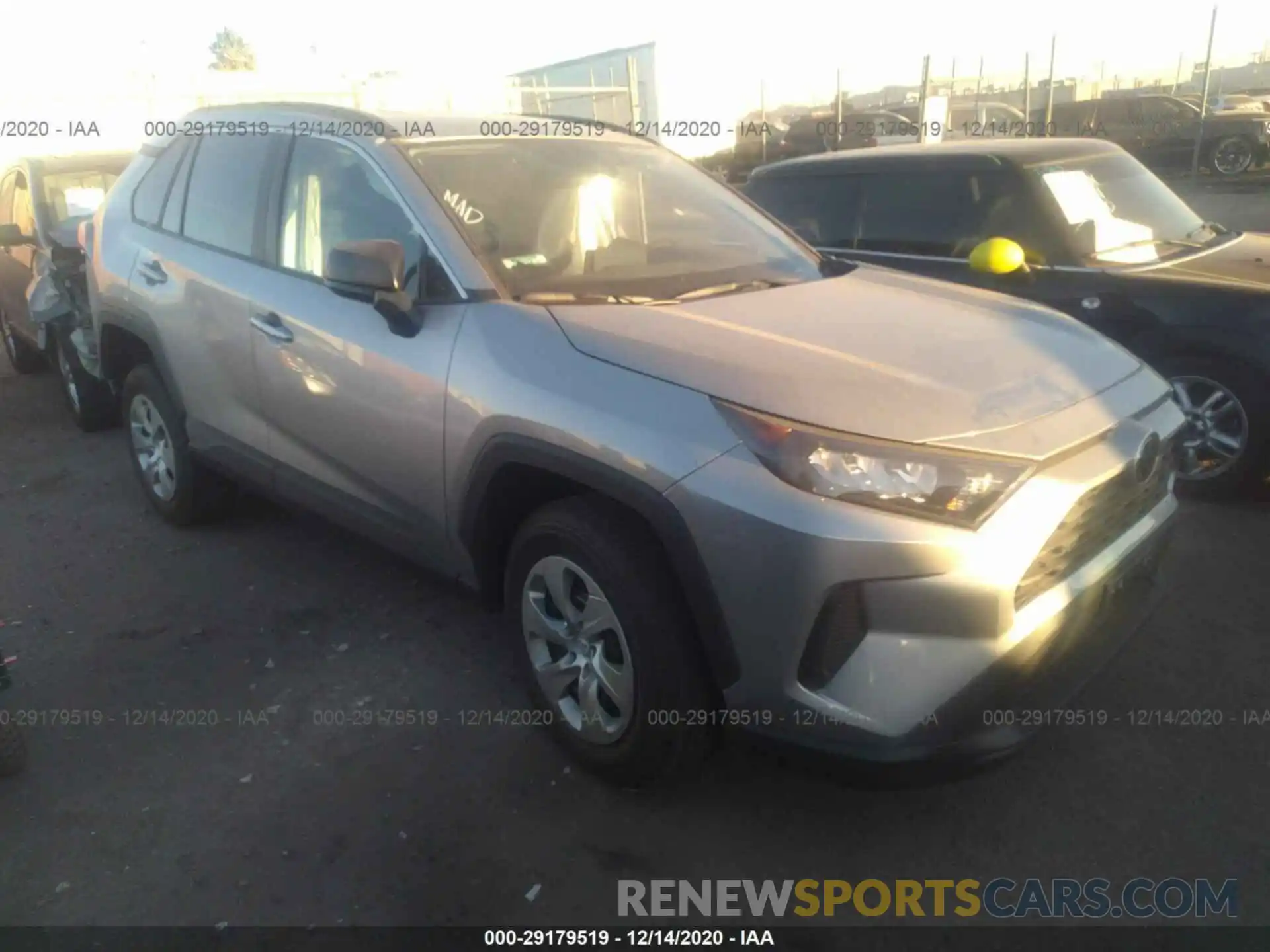 1 Photograph of a damaged car 2T3H1RFV9LC084991 TOYOTA RAV4 2020