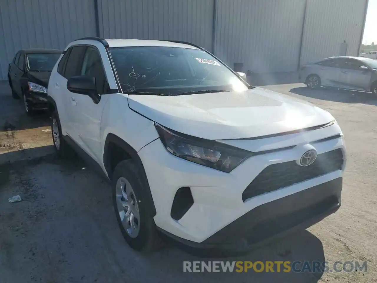 1 Photograph of a damaged car 2T3H1RFV9LW061452 TOYOTA RAV4 2020